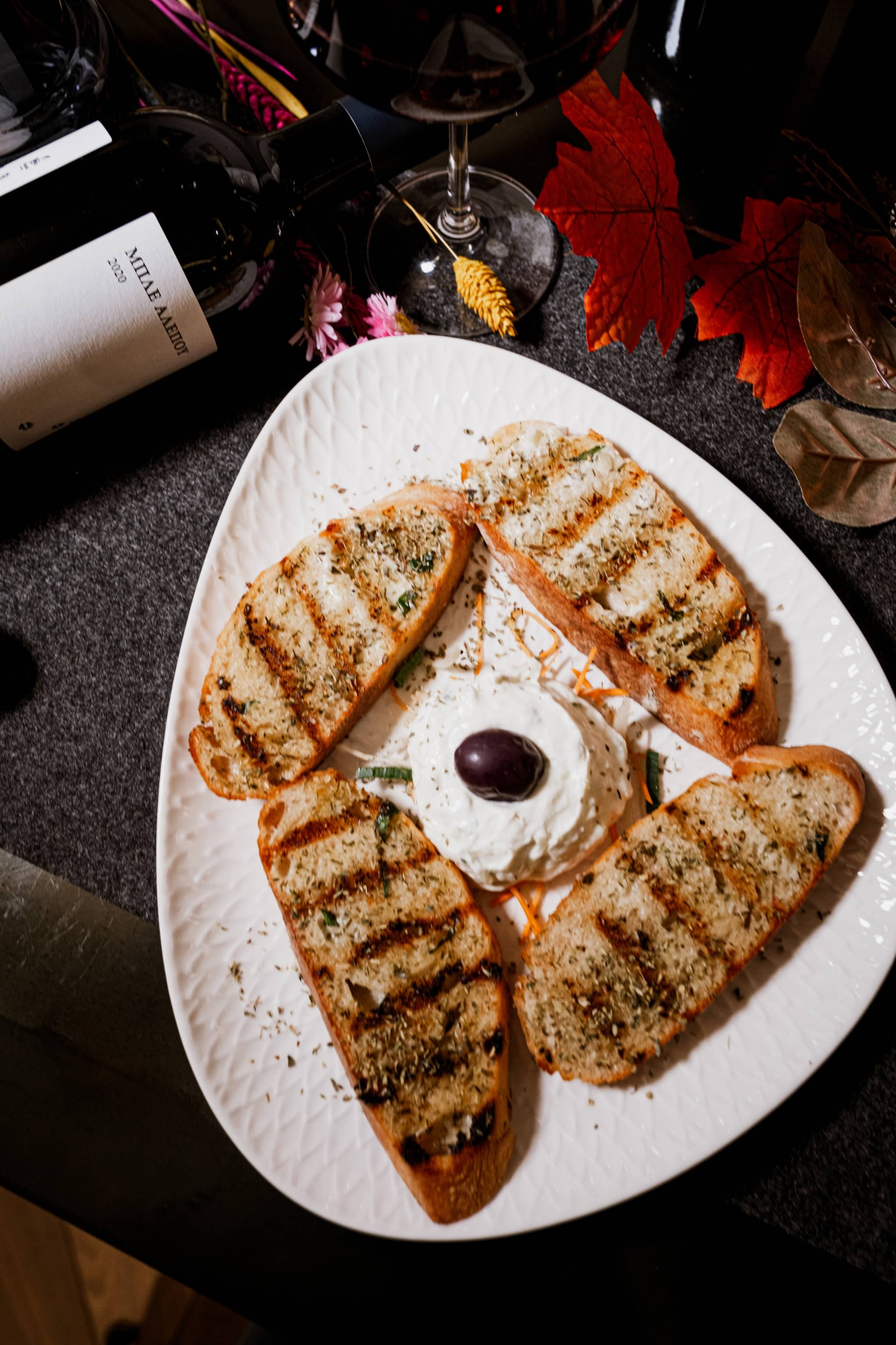 Skordopsomo - Griechisches Knoblauchbrot frisch aus dem Ofen